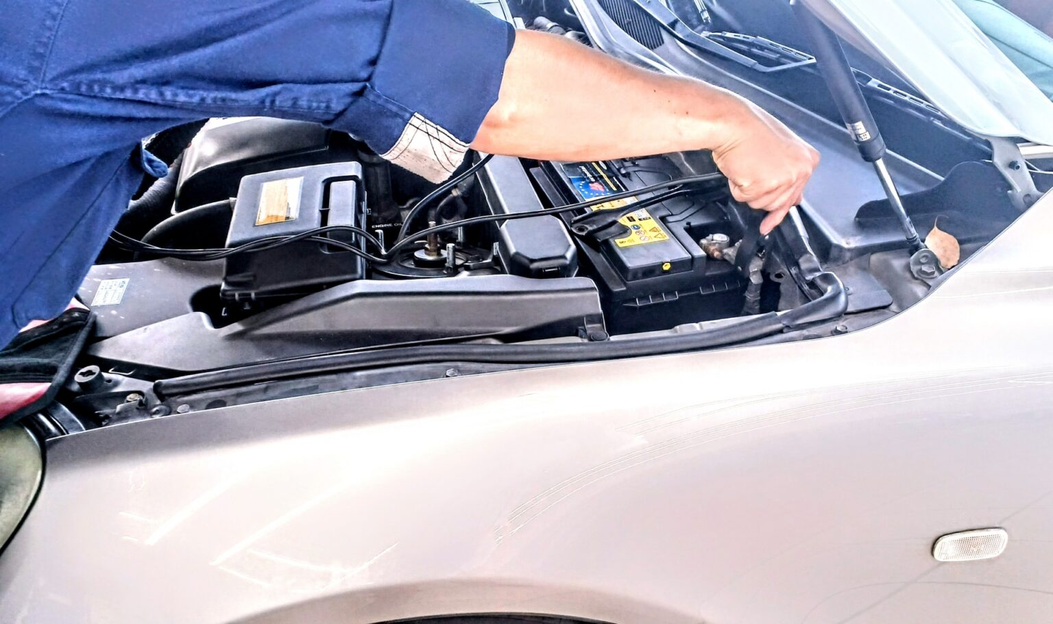 【車故障4選】乗用車に多い故障とは？故障予防策や対応策も解説！トラックとの違いは？ - DPFドットコム
